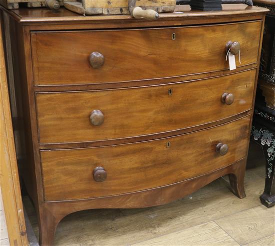 A mahogany bowfront chest of drawers, W.98CM